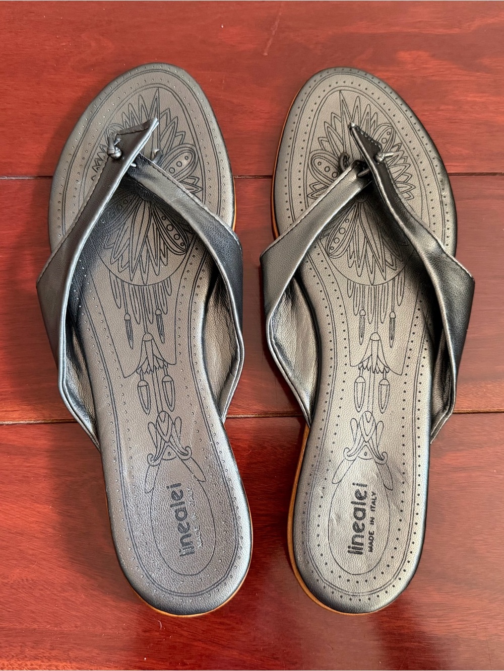 Linealei Italy Silver Thong Slip On Flat Sandals Women's Casual Size 10